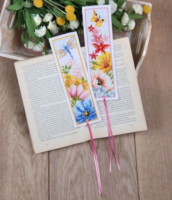 AHANDMAKER Kit Broderie Marque-Page Floral – 5 Signets DIY Point De Croix Compté, Tissu Estampillé Fleurs, Fils, Aiguilles, Pompons Et Instructions