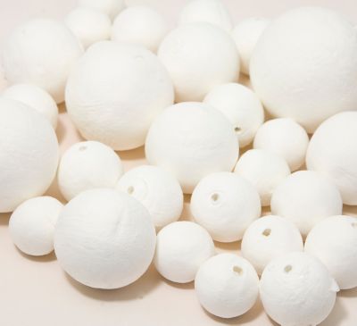 Lot de 4 Boules de 6 cm en ouate de cellulose, Billes blanches en