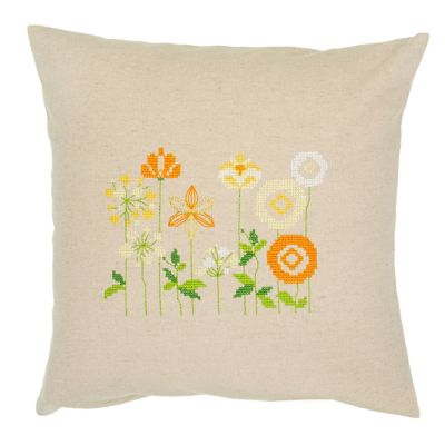 Customiser des housses de coussin avec de la broderie de feutrine